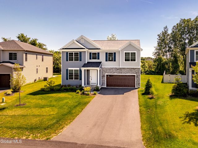 27 Wheatfield Way, Mechanicville, NY 12118