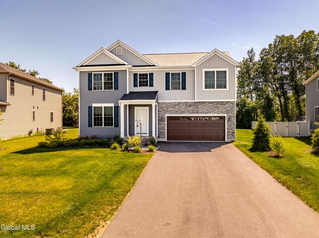 27 Wheatfield Way, Mechanicville, NY 12118