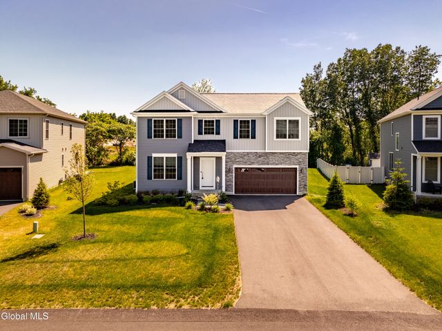 27 Wheatfield Way, Mechanicville, NY 12118