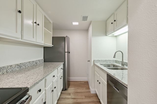 3827 Gilbert Avenue 214, Dallas, TX 75219