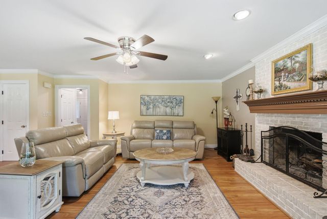 418 Wells Lane, Versailles, KY 40383