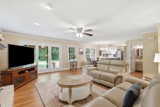 418 Wells Lane, Versailles, KY 40383