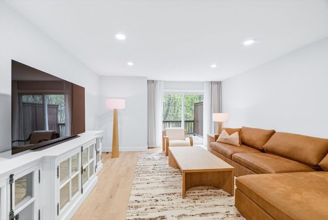 4 Deer Grass Ln 4, Acton, MA 01720