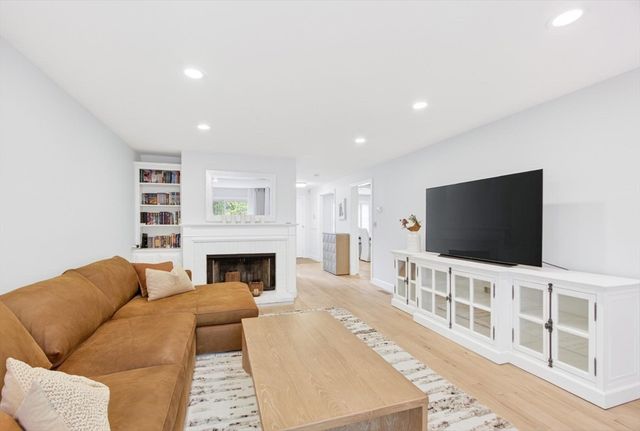 4 Deer Grass Ln 4, Acton, MA 01720