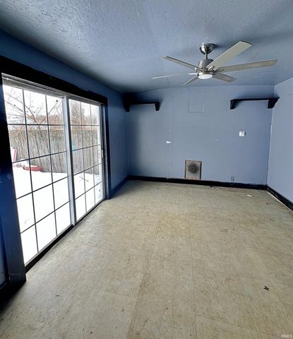 701 Park Street, Loogootee, IN 47553