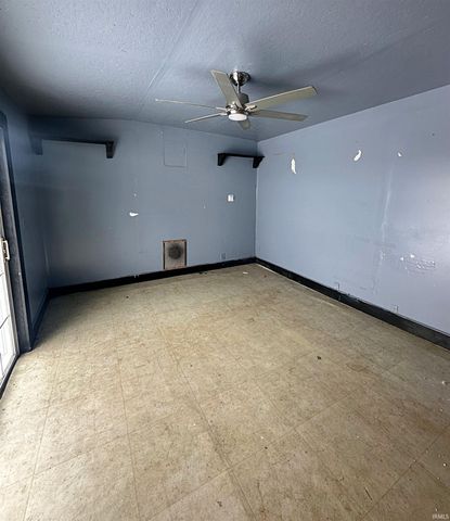 701 Park Street, Loogootee, IN 47553