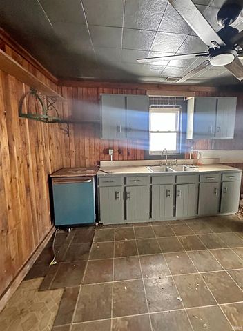 701 Park Street, Loogootee, IN 47553