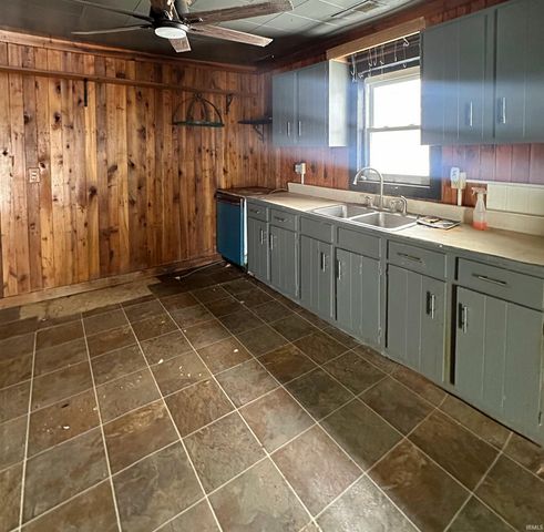 701 Park Street, Loogootee, IN 47553