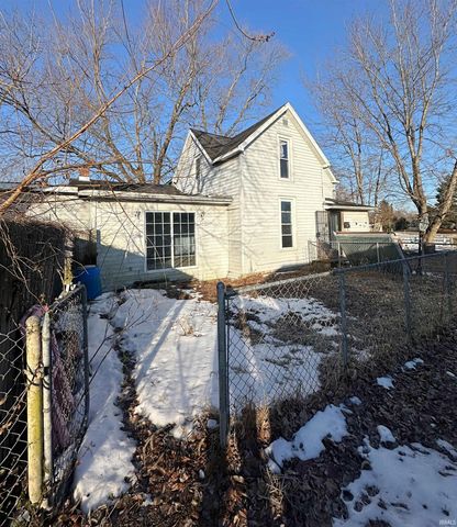 701 Park Street, Loogootee, IN 47553