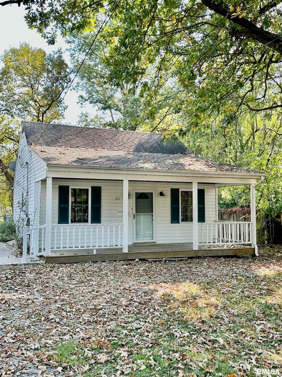 Image 1 of property listing at 211 WILLIAM Street, Salem, IL 62881
