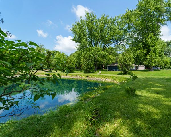 2007 Edgewood Drive, Woodstock, IL 60098