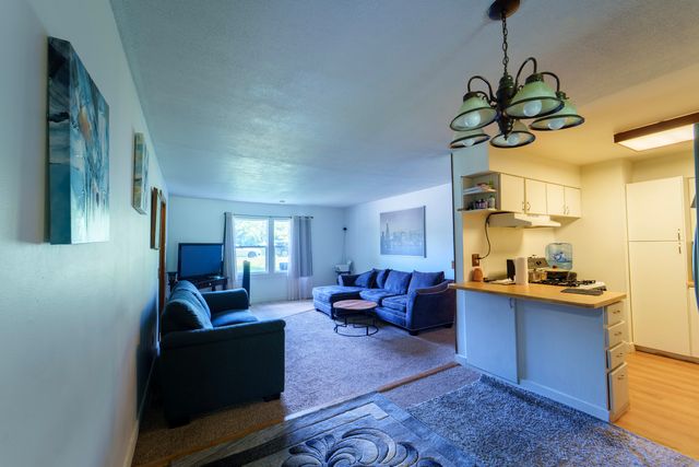 2007 Edgewood Drive, Woodstock, IL 60098