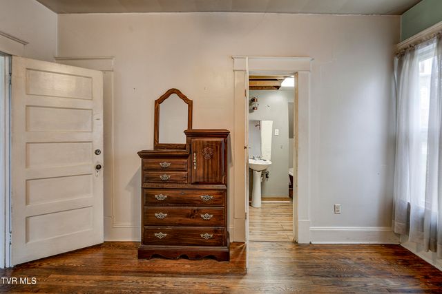 124 North Elm Avenue, Erwin, TN 37650