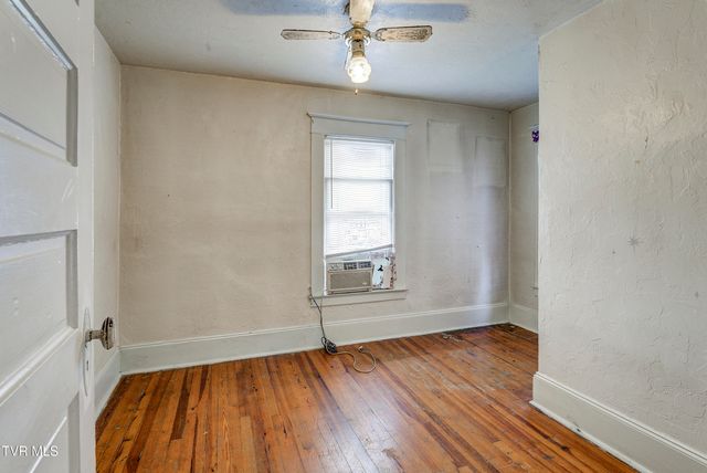 124 North Elm Avenue, Erwin, TN 37650