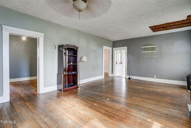 124 North Elm Avenue, Erwin, TN 37650