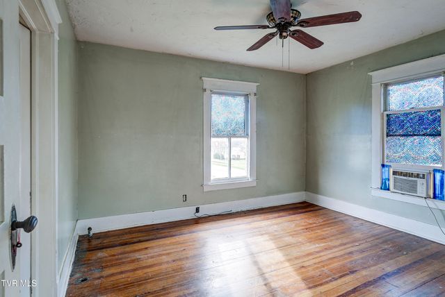 124 North Elm Avenue, Erwin, TN 37650