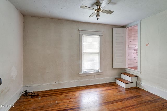 124 North Elm Avenue, Erwin, TN 37650