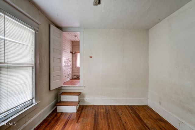 124 North Elm Avenue, Erwin, TN 37650