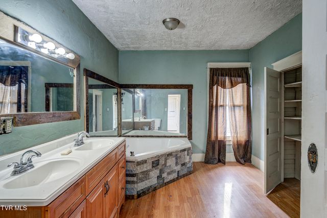 124 North Elm Avenue, Erwin, TN 37650