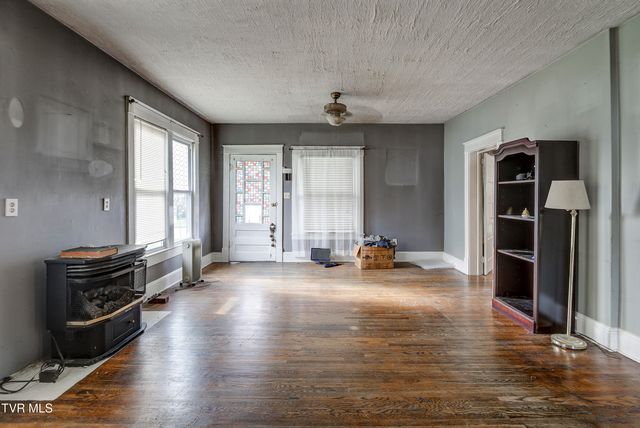 124 North Elm Avenue, Erwin, TN 37650