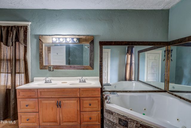124 North Elm Avenue, Erwin, TN 37650