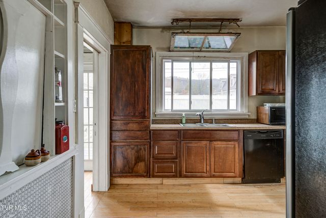 124 North Elm Avenue, Erwin, TN 37650