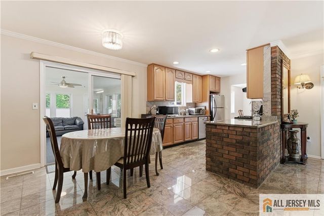 10 Helen Court, Piscataway, NJ 08854