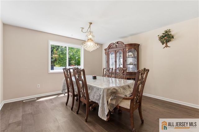 10 Helen Court, Piscataway, NJ 08854