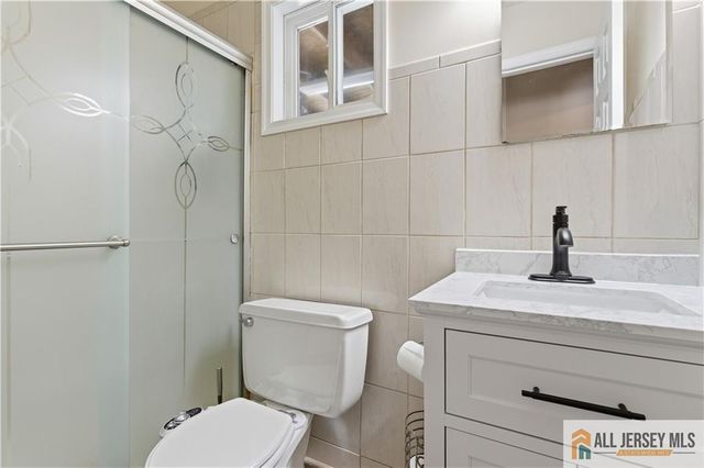 10 Helen Court, Piscataway, NJ 08854