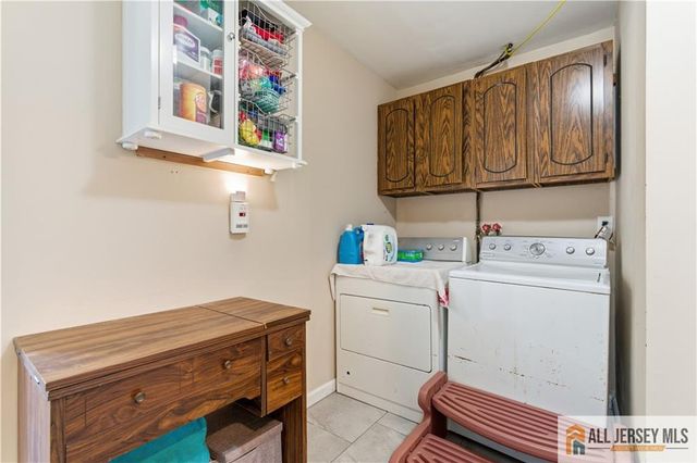 10 Helen Court, Piscataway, NJ 08854