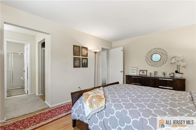 10 Helen Court, Piscataway, NJ 08854