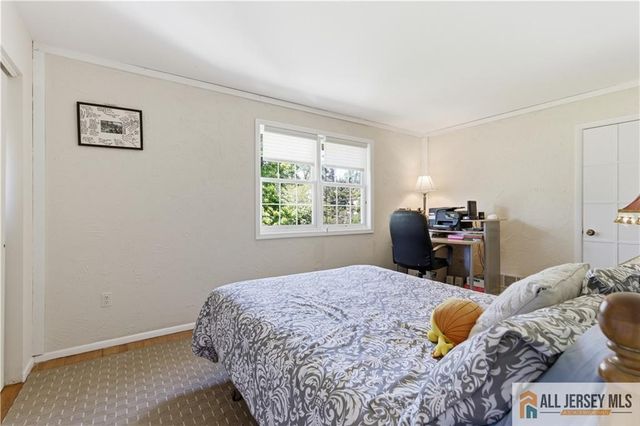 10 Helen Court, Piscataway, NJ 08854