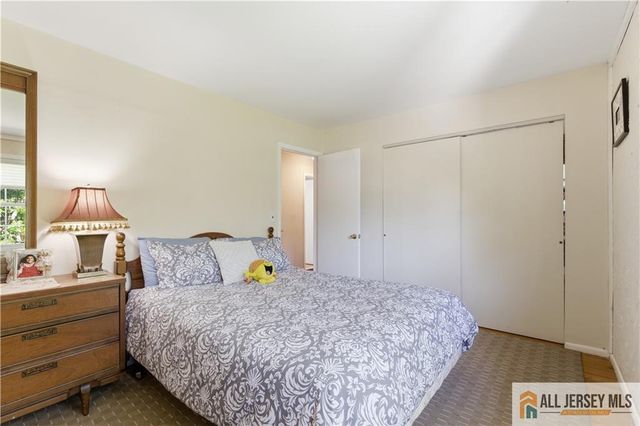 10 Helen Court, Piscataway, NJ 08854