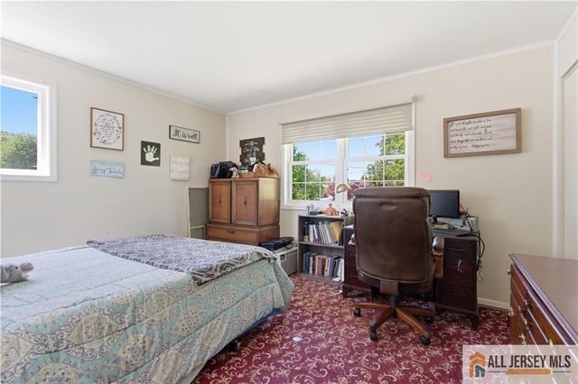 10 Helen Court, Piscataway, NJ 08854