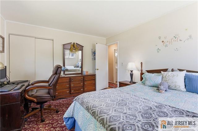 10 Helen Court, Piscataway, NJ 08854