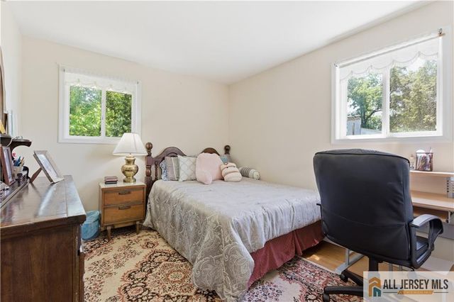 10 Helen Court, Piscataway, NJ 08854