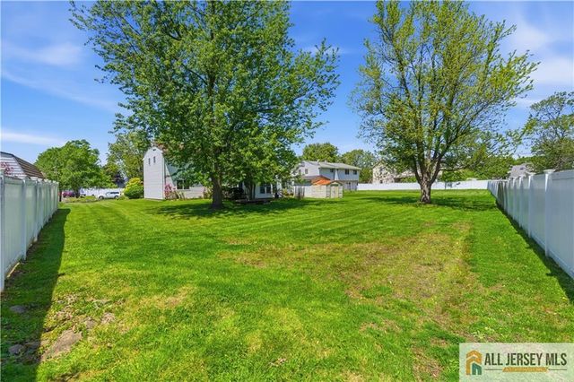 10 Helen Court, Piscataway, NJ 08854