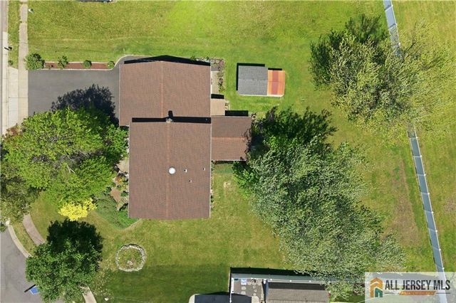 10 Helen Court, Piscataway, NJ 08854
