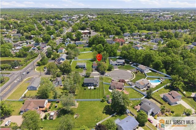 10 Helen Court, Piscataway, NJ 08854