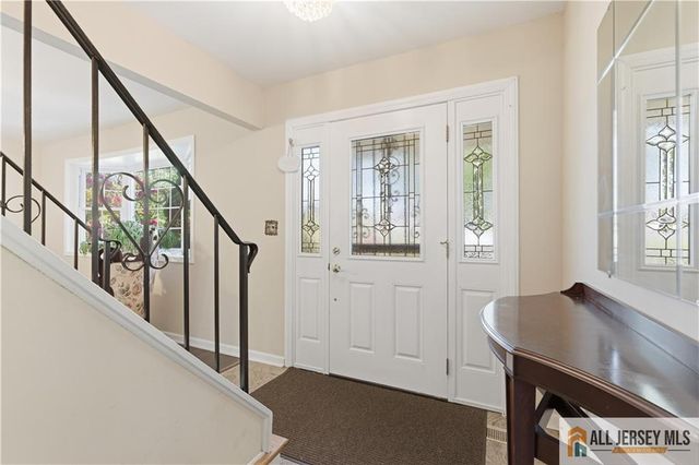 10 Helen Court, Piscataway, NJ 08854
