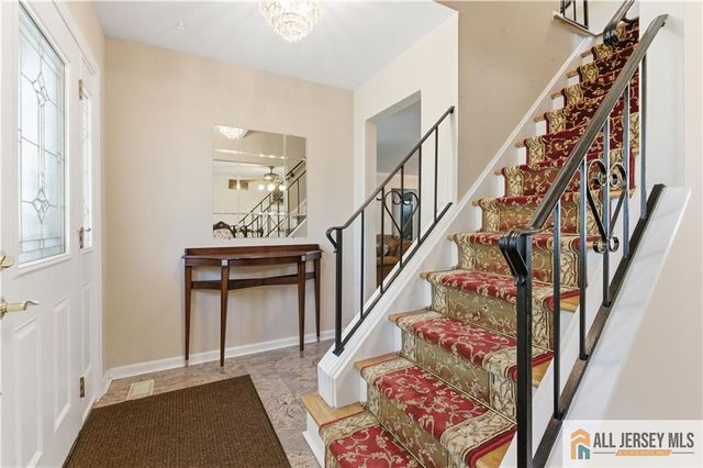 10 Helen Court, Piscataway, NJ 08854