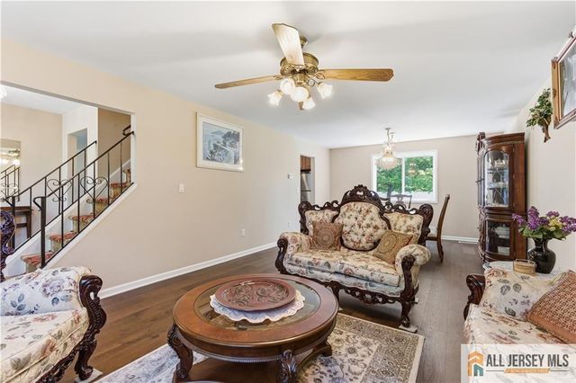10 Helen Court, Piscataway, NJ 08854