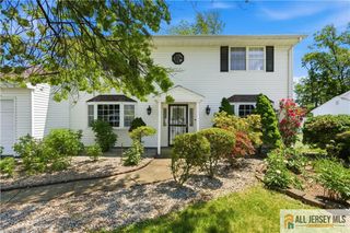 10 Helen Court, Piscataway, NJ 08854
