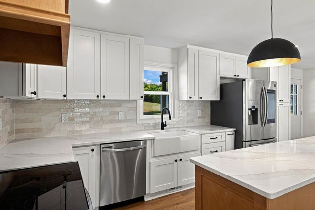1548 Roy Sellers Rd, Columbia, TN 38401