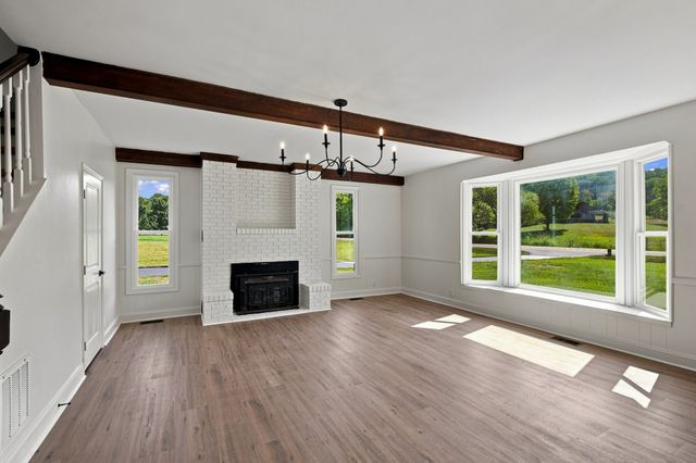 1548 Roy Sellers Rd, Columbia, TN 38401