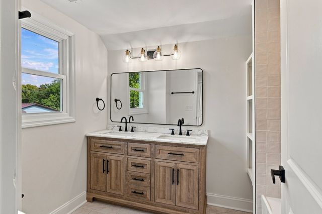 1548 Roy Sellers Rd, Columbia, TN 38401