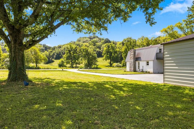 1548 Roy Sellers Rd, Columbia, TN 38401