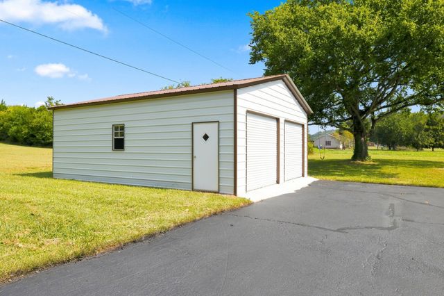 1548 Roy Sellers Rd, Columbia, TN 38401
