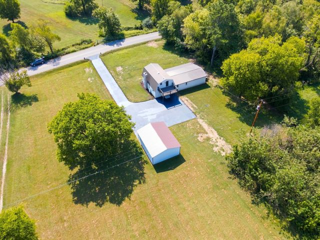 1548 Roy Sellers Rd, Columbia, TN 38401