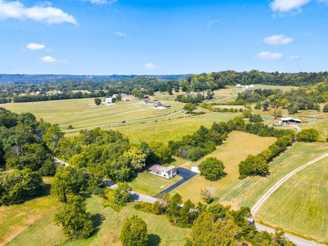1548 Roy Sellers Rd, Columbia, TN 38401